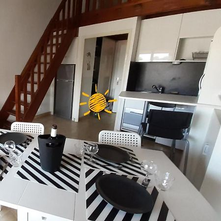 Appartement Terrasse Vue Mer, Plage Gorguette A 1 Minute A Pied, Wifi,Clim Parking Collectif Sanary-sur-Mer Exterior foto